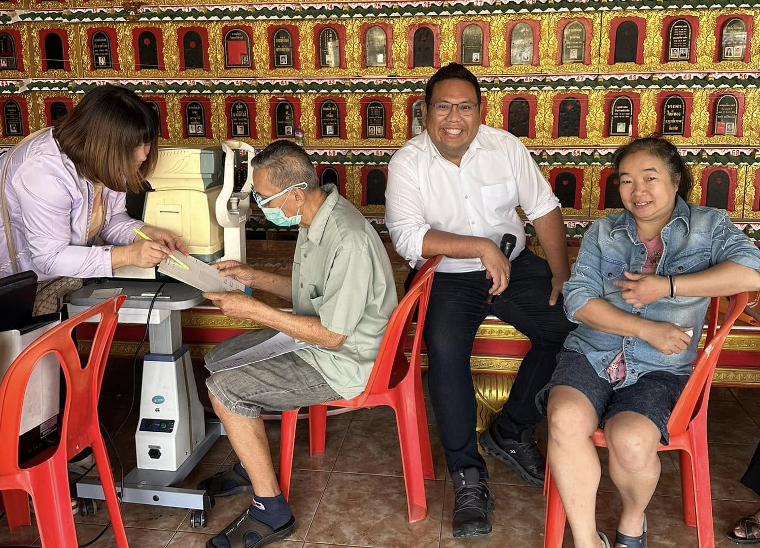 ออกหน่วยวัดสายตาและแจกแว่นสายตายาวฟรี ที่ศาลเจ้าเง็กฮกตึ๊ง(เจ้าพ่อเฮ่งเจีย) ซอยสวนผัก19