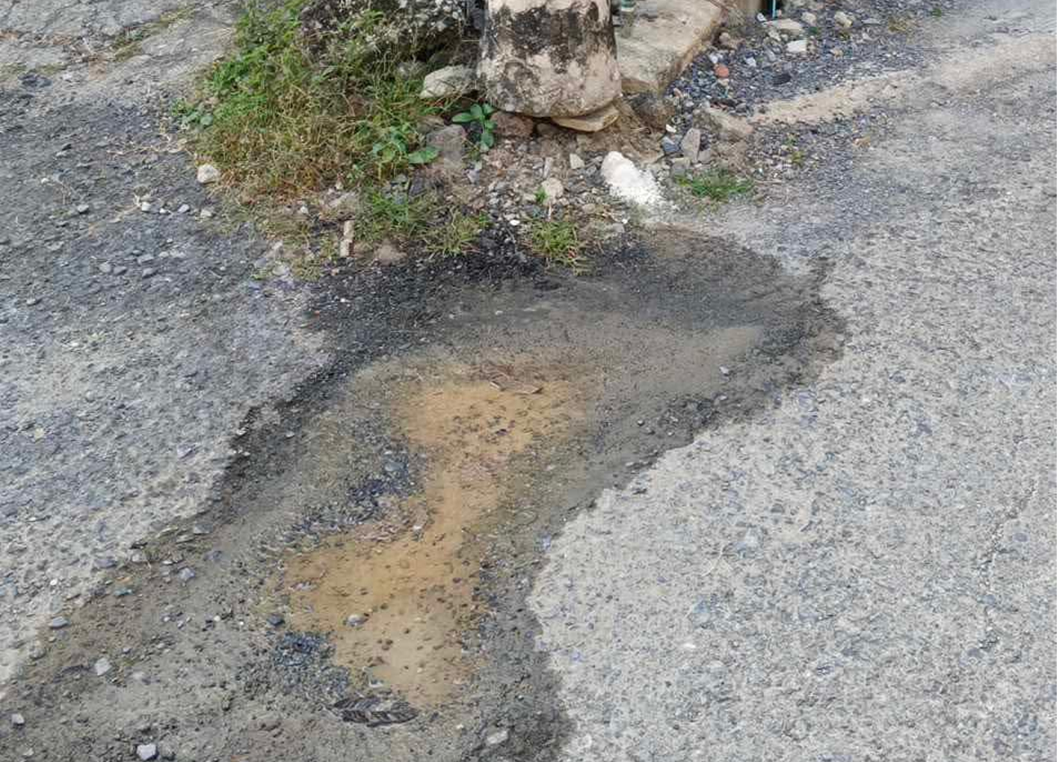 ประสานงานกับหน่วยงานที่เกี่ยวข้อง เพื่อแก้ไขปัญหาท่อประปารั่ว ในซอยอินทราวาส 18